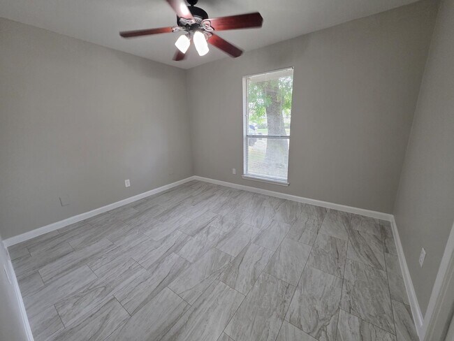 Building Photo - 6607 Pouter Dr