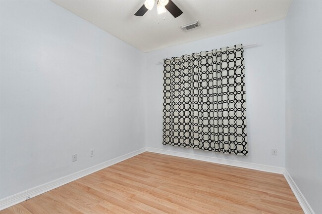 Building Photo - 2227 Oakwell Ln