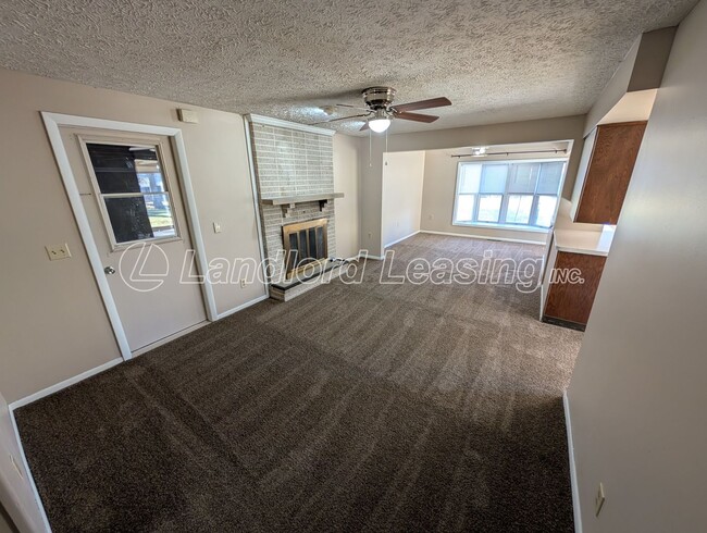 Building Photo - Spacious 4-Bedroom Colonial on Beautiful W...