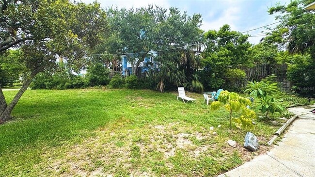 Building Photo - 407 Poinsettia Rd