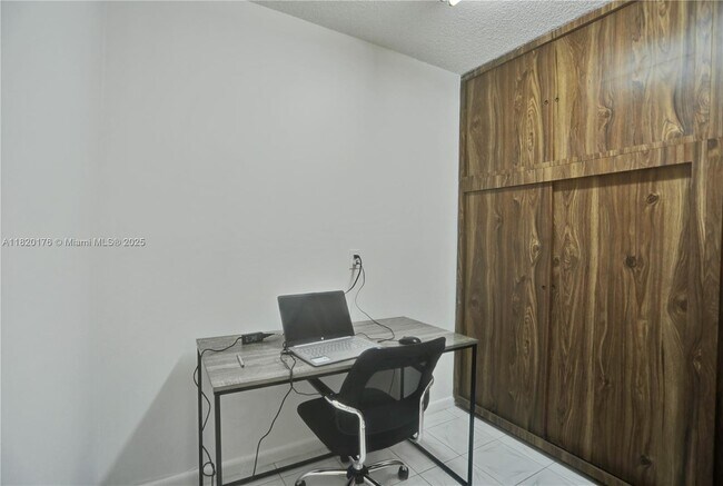Building Photo - 1524 Whitehall Dr