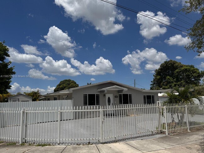 Primary Photo - 3200 W 7th Ave