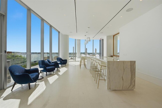 Building Photo - 175 SE 25th Rd