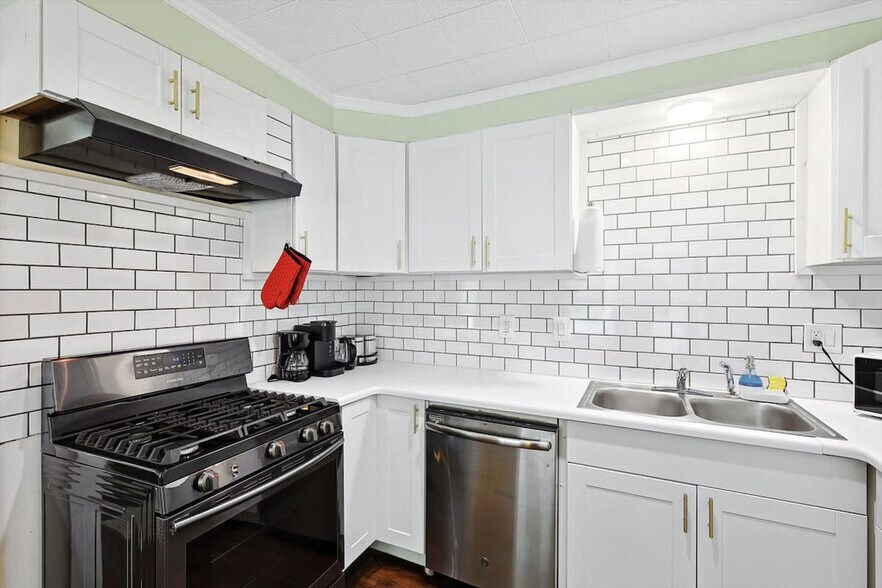 Building Photo - 329 Blandin St