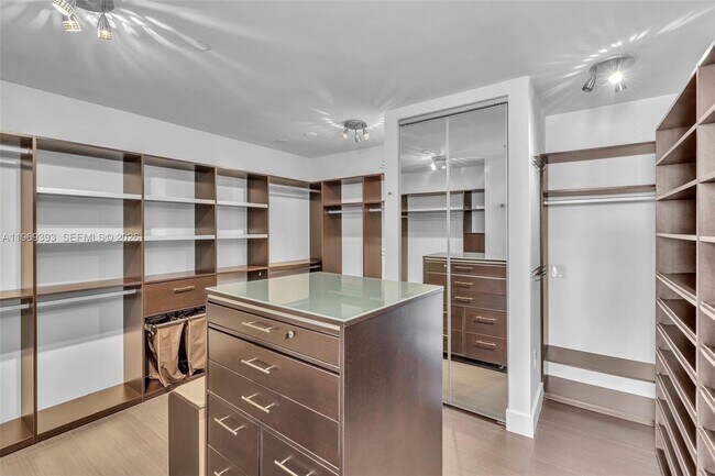 Building Photo - 1100 Biscayne Blvd