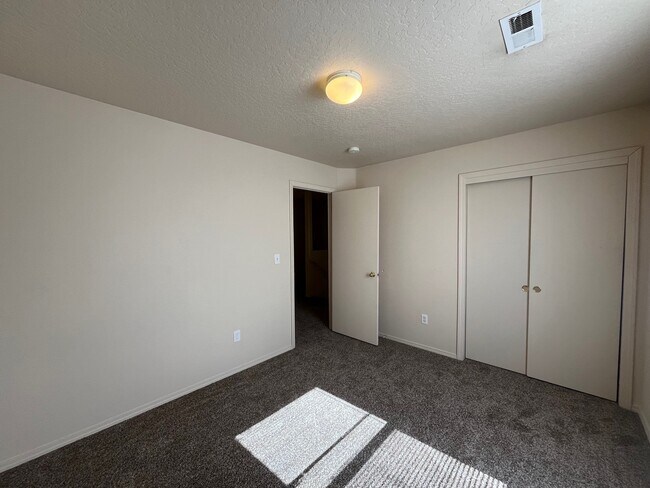 Building Photo - 12873 Alicia St