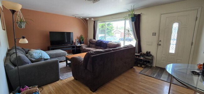 Building Photo - Spacious Ranch-Style 5BR Home w/ Finished Basement & Large Fenced Yard