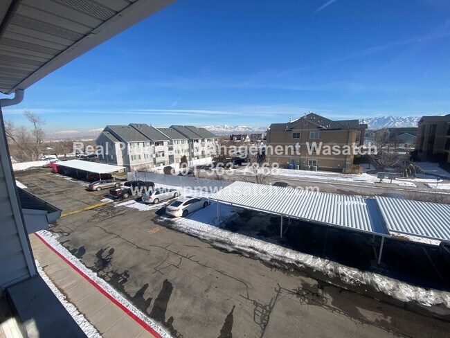 Building Photo - Move In Special!  1/2 Off First Months Rent  Check Out This 3 bed, 2 bath Condo with Hardwood Flo...