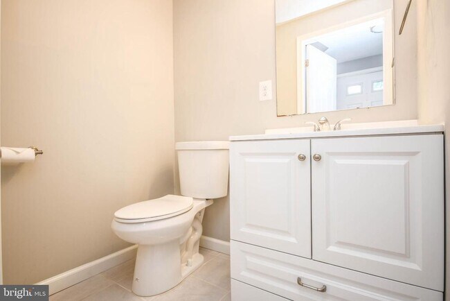 Building Photo - 27 Cross Country Ct