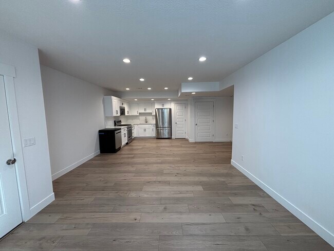 Building Photo - Basement Apartment