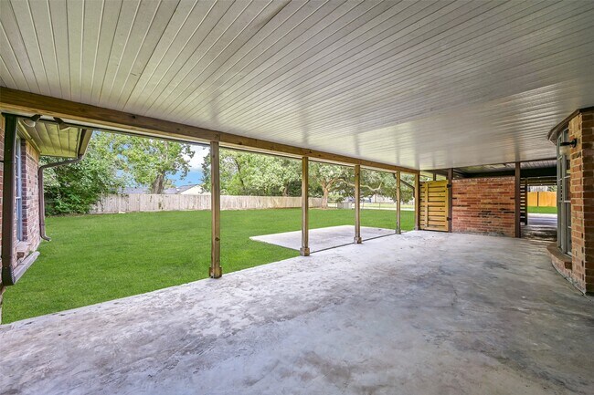 Building Photo - 502 Misty Ln