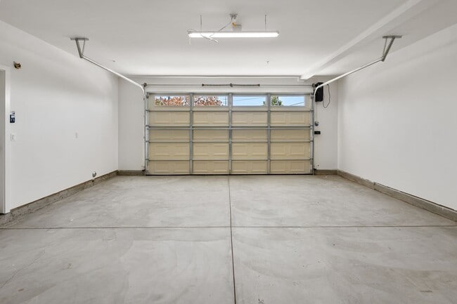 Building Photo - BRAND NEW HOME
