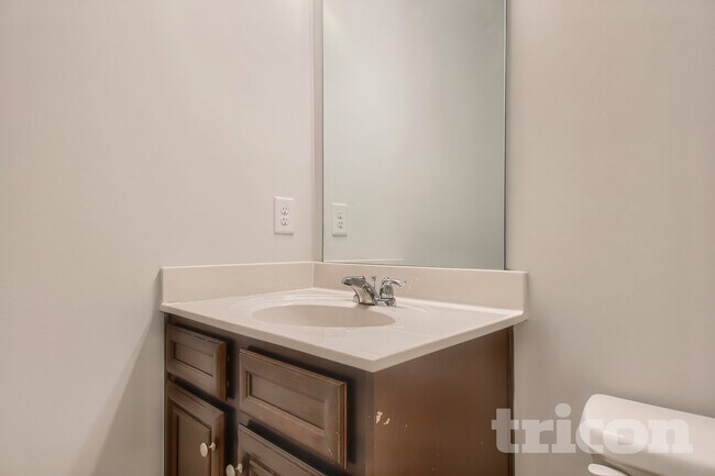 Building Photo - 136 Charolais Dr