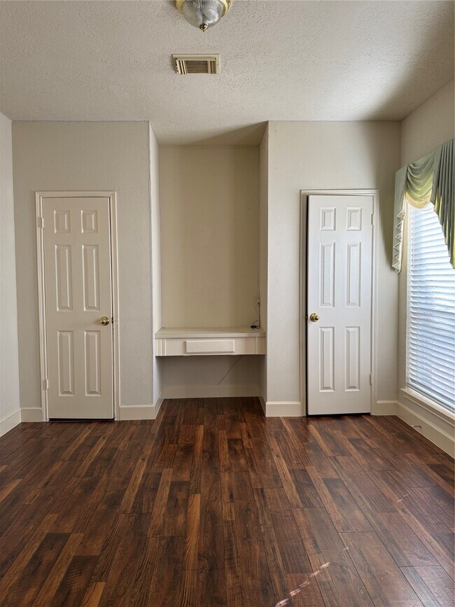 Building Photo - 9731 New Kent Dr