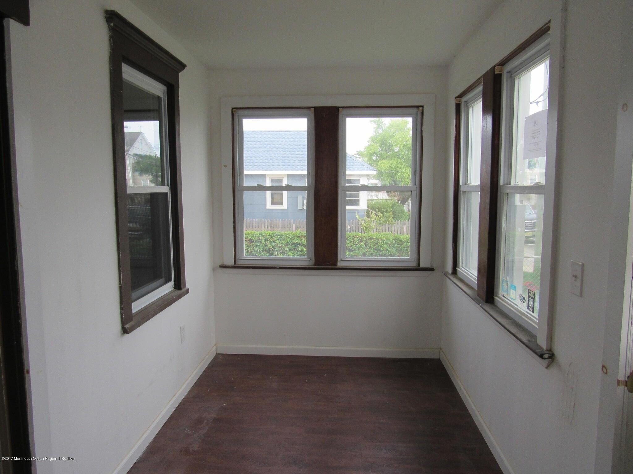 Building Photo - 318 Dupont Ave