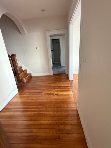 Building Photo - 144 Brooks St