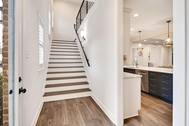 Building Photo - 1385 Belfair Dr