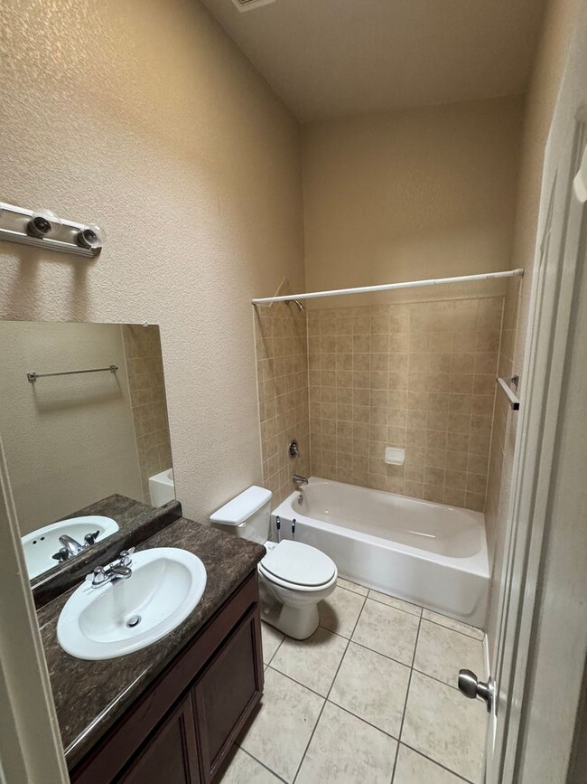 Building Photo - Charming smart 3BR House in El Paso with S...