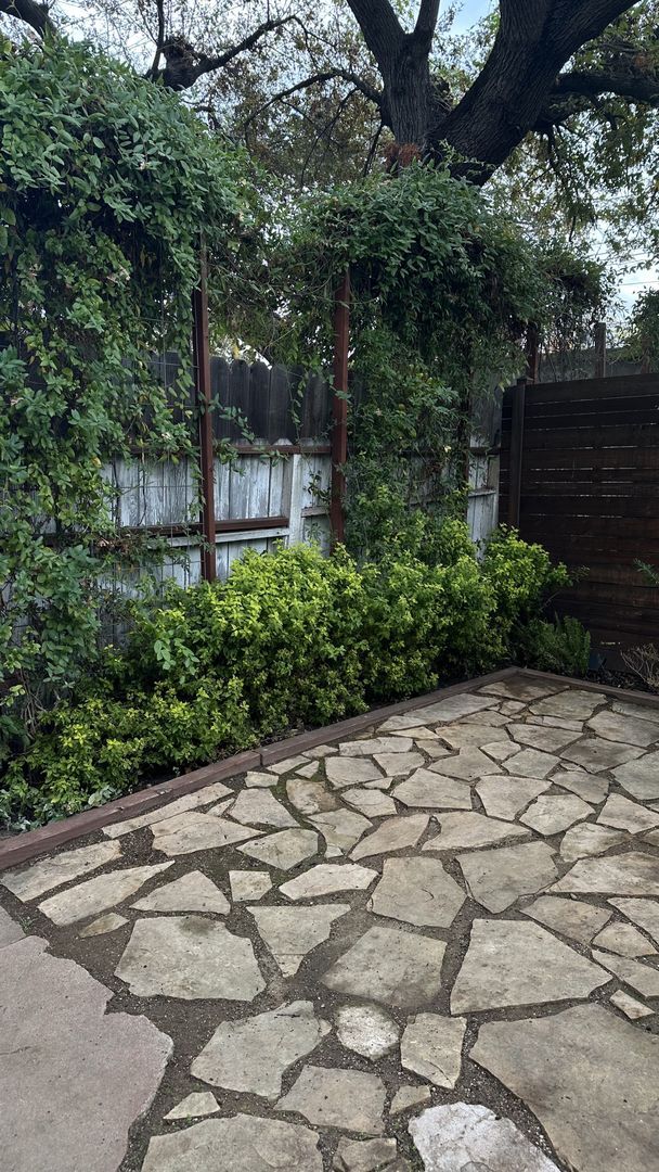 Building Photo - 1 Bedroom 1 Bath Duplex, Land Park-Curtis Park Area SEE VIDEO