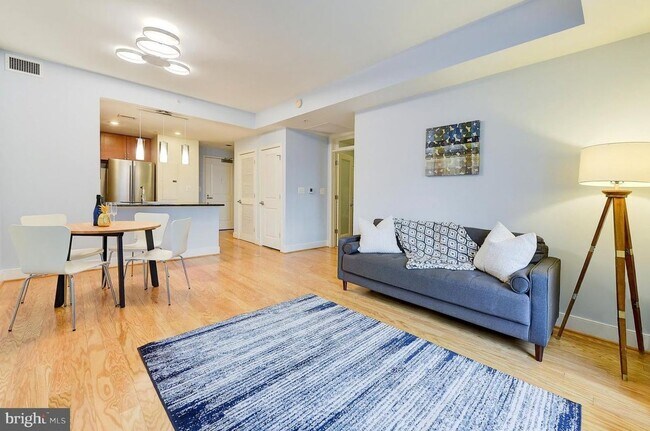 Building Photo - 1br 1 ba condo, Cityline at Tenley Condomi...