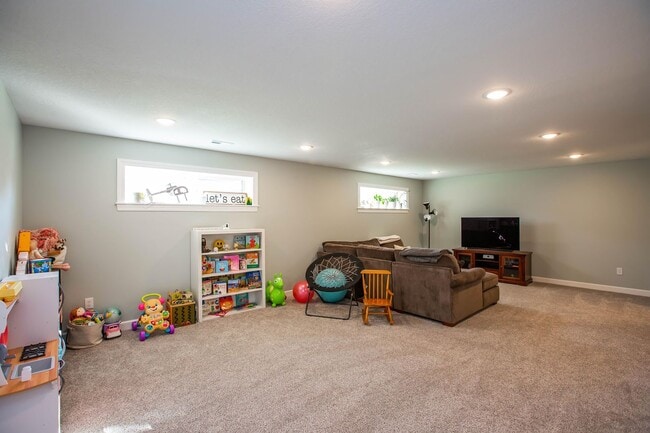 Building Photo - Stunning 4 Bed, 3 Bath Home | 3-Car Garage | Scenic Meadows