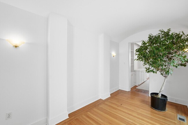 Building Photo - 1635 35th St NW