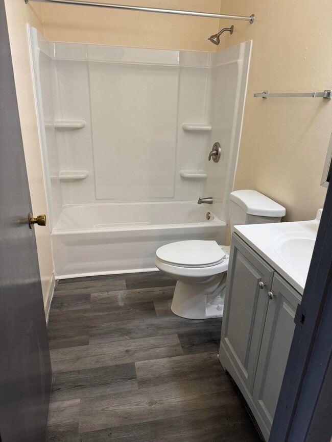 Building Photo - 3904 Sunset Square