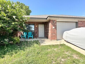 Building Photo - 1109 Cinch Dr
