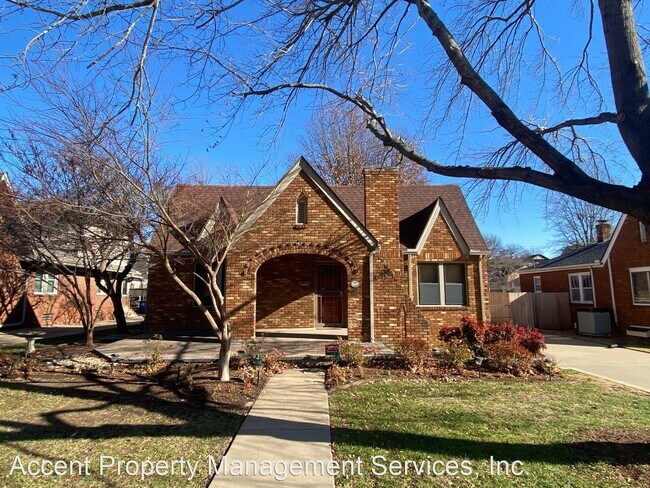 Primary Photo - 1915 S Delaware Pl