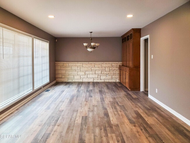 Building Photo - 4311 N Stanton St