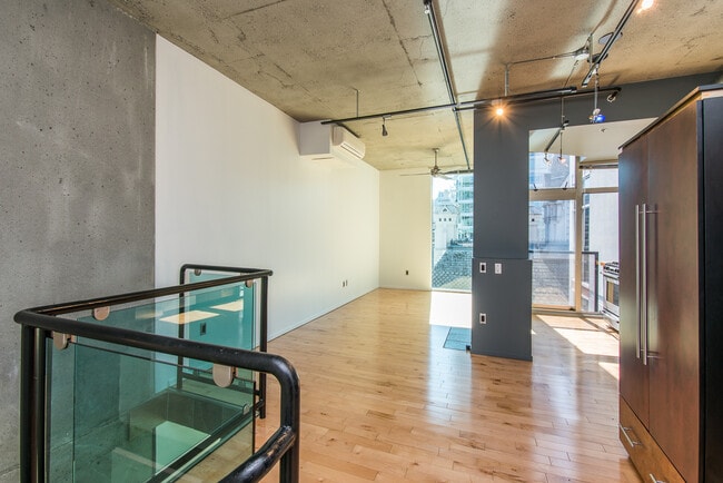 Building Photo - 1410 SW 11th Ave