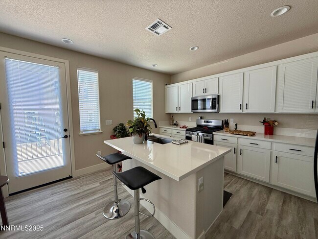 Building Photo - 452 Blackbird Ln