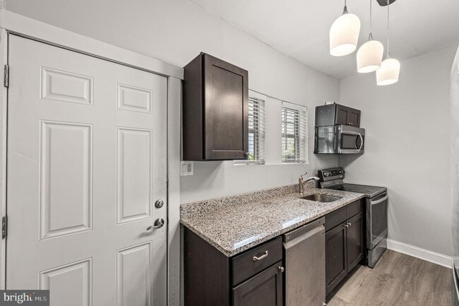 Building Photo - 3103 N Croskey St