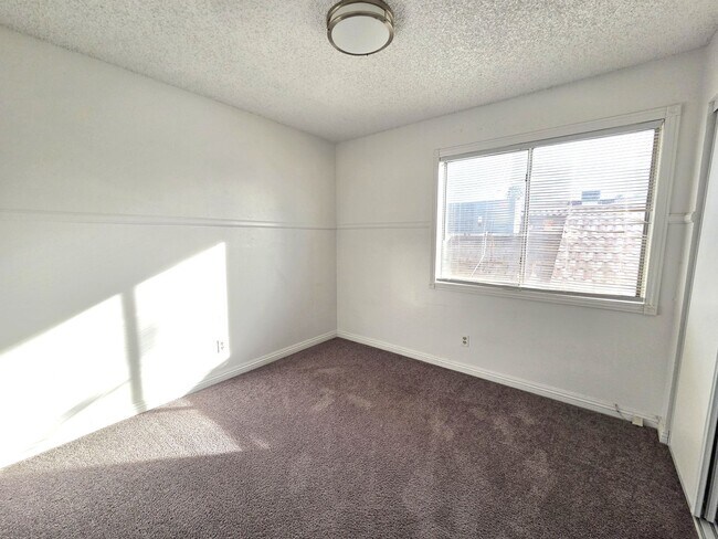 Building Photo - 4 Bd Room 2 Story House with Covered Patio