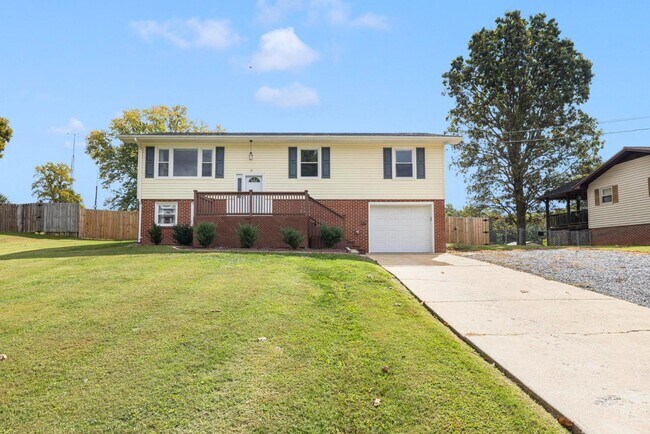 Primary Photo - 130 Greenmeadow Ln