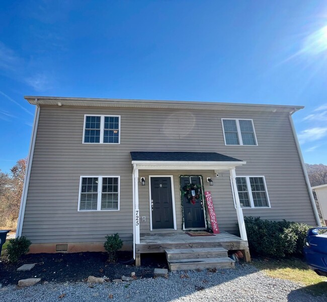 Primary Photo - Nice Town-home in Bedford