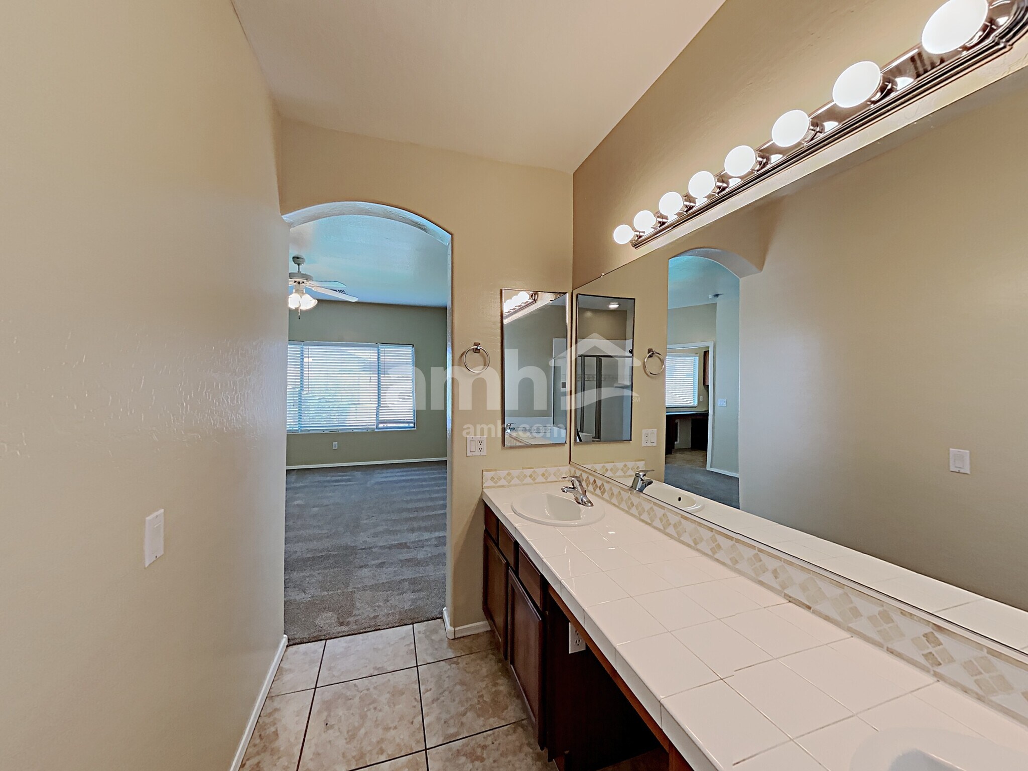 Building Photo - 850 W Vineyard Plains Dr