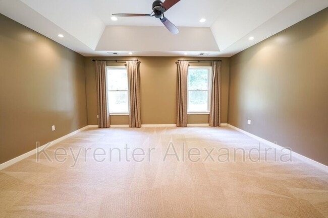 Building Photo - 906 Neal Dr