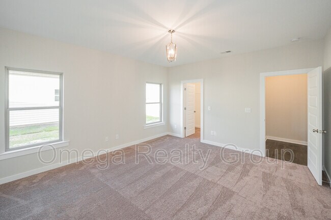 Building Photo - 45 Red Oak Ct