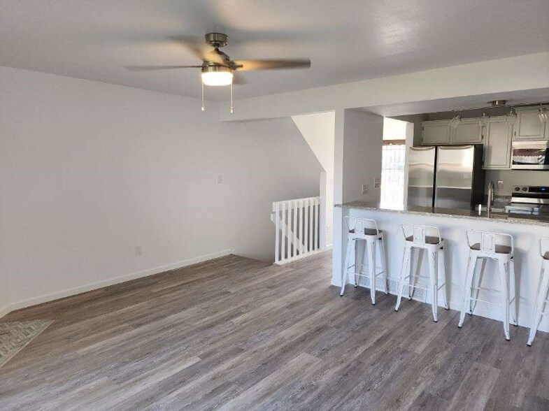 Building Photo - 2432 Lexington Village Ln