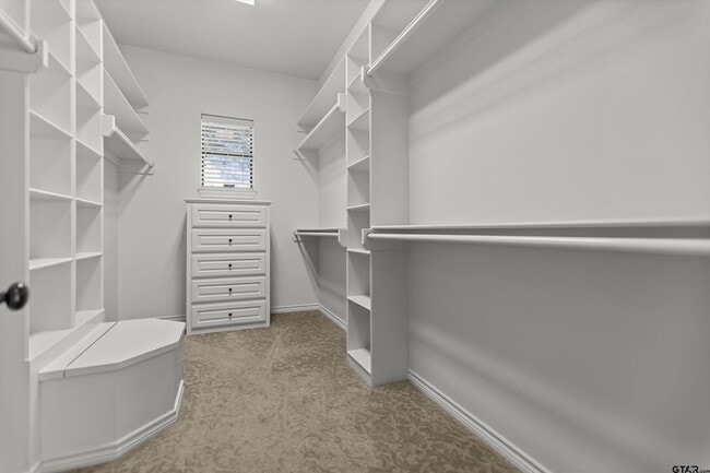 Building Photo - 2312 Pinehurst St