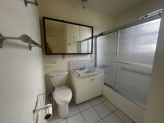 Building Photo - Three Bedroom Single Family Home