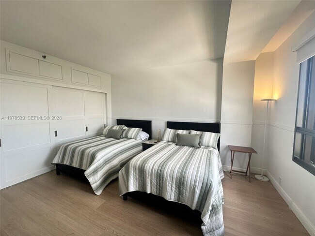 Building Photo - 251 Crandon Blvd