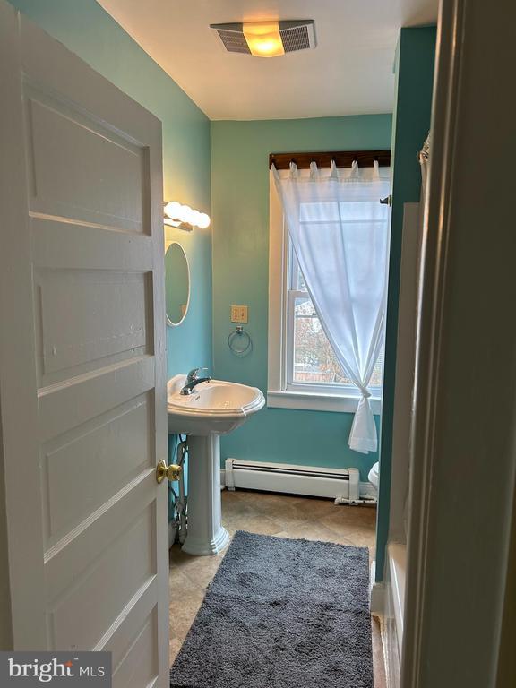 Building Photo - 532 E Hancock St