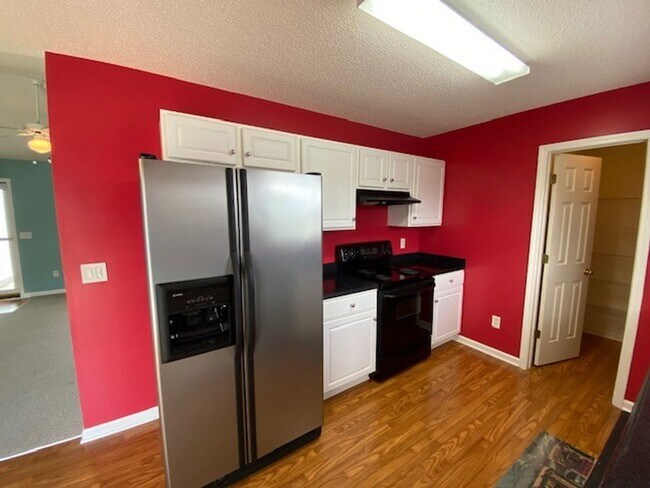 Building Photo - Charming 3 bed 2 bath home in Whitney Pines