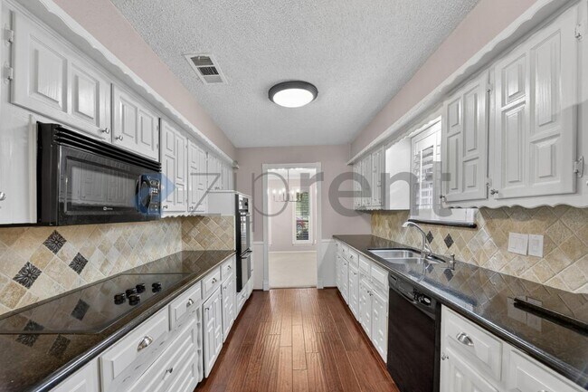 Building Photo - 2501 Bluffton Dr