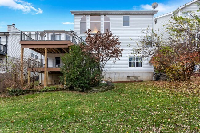 Building Photo - 627 Fox Hill Estates Dr