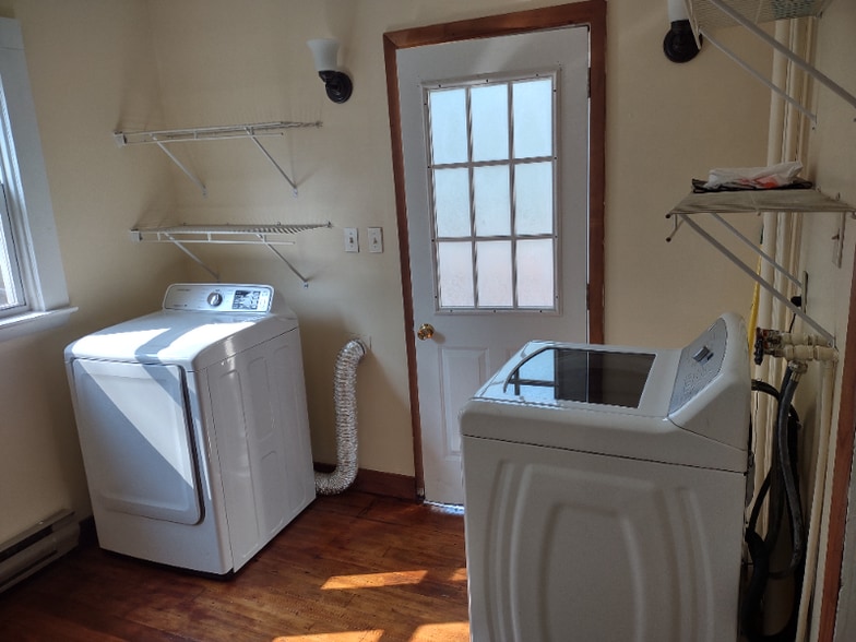 Building Photo - 304 Hall Ave