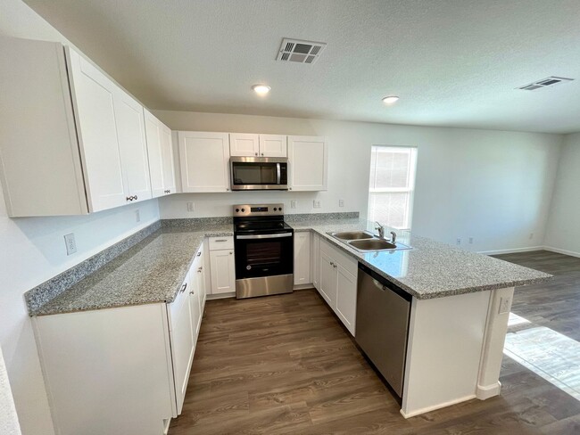 Building Photo - Brand new 3 Bedroom, 2 Bathroom Home in Ne...