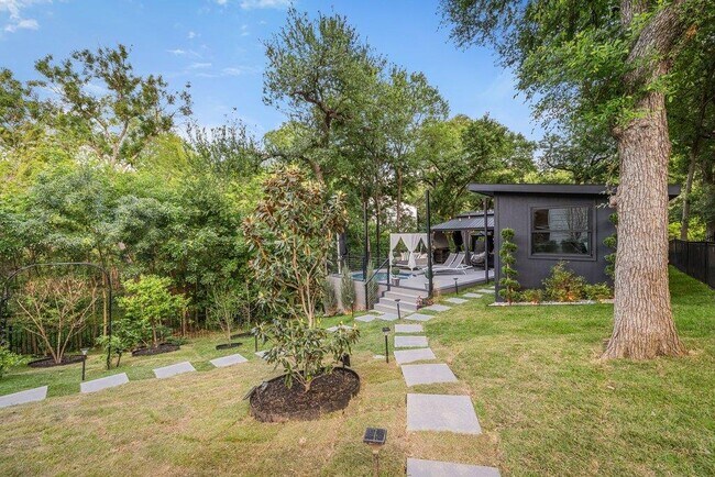Building Photo - 3018 Sunridge Dr